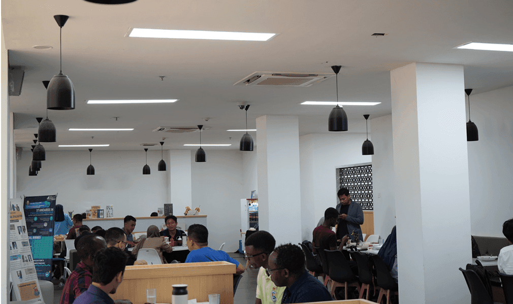 Start exploring Cafeteria